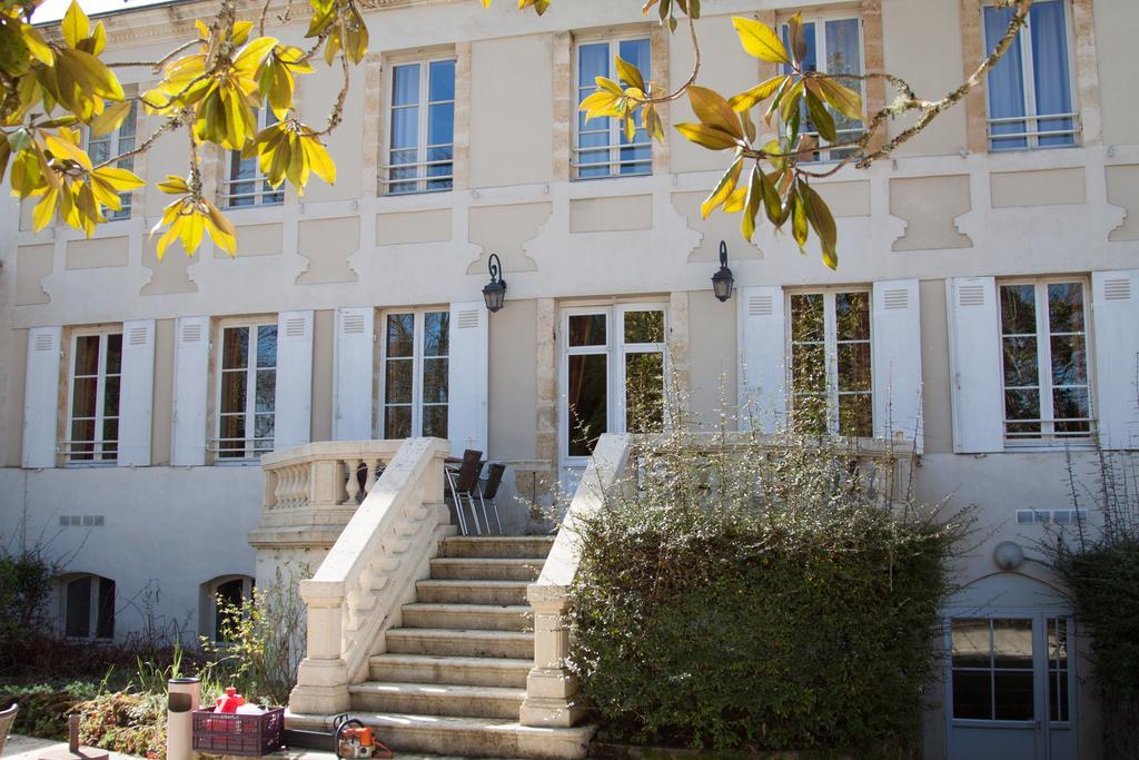 Hotel Domaine Du Pont De L'Eyre Salles  Exterior foto